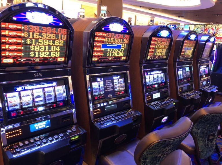 Layar permainan slot online thrilling di platform perjudian oyo888